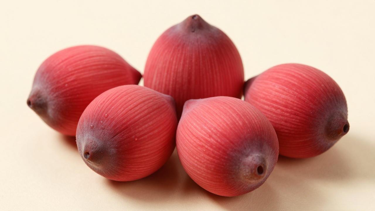 中药红莲子的功效与作用,如何助你改善健康与美容?