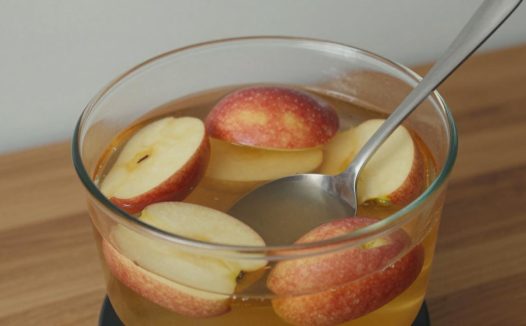 煮苹果水的好处与坏处解析，煮苹果水是不是健康饮品？