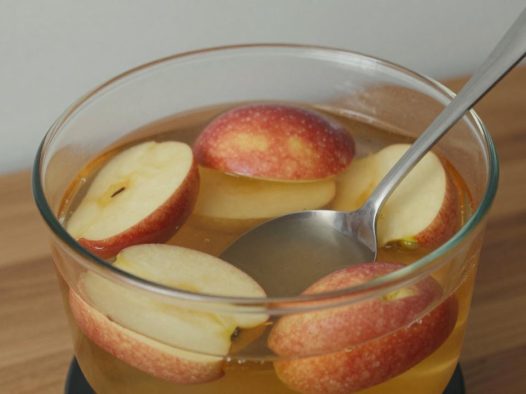 煮苹果水的好处与坏处解析，煮苹果水是不是健康饮品？