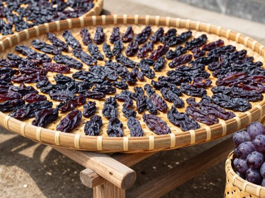 紫葡萄干的营养价值与健康功效，食用紫葡萄干需注意的禁忌事项