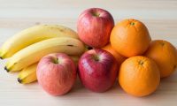 老年人适合吃哪些水果,哪些水果对老年人健康最有益?