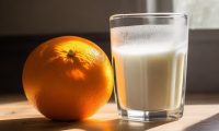 橙子和牛奶能不能一起食用?