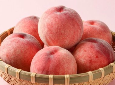 桃子里面发黑了还能不能吃？如何判断桃子的安全性